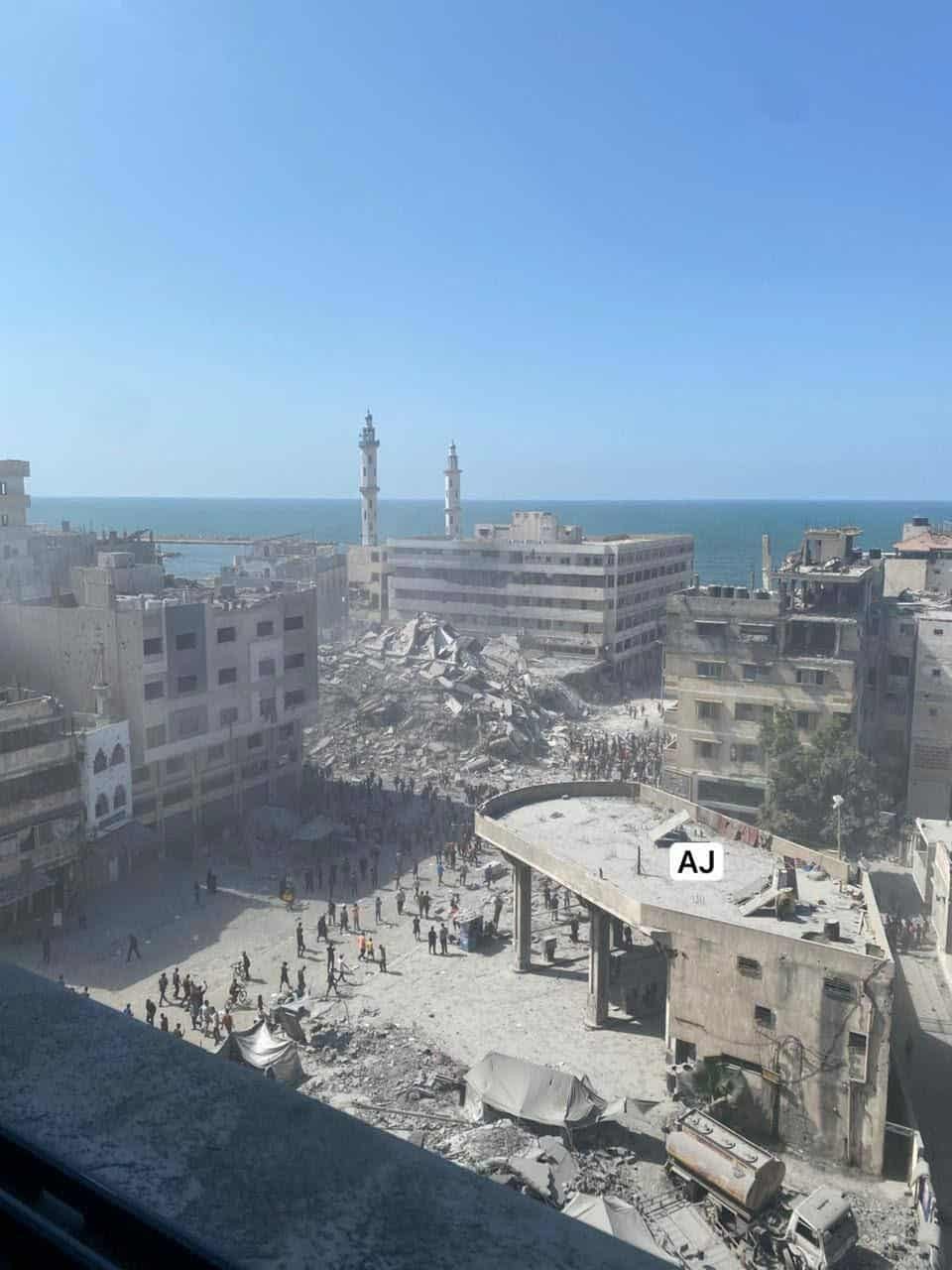 بالفيديو والصور الاحتلال يدمر برج الغفري غرب مدينة غزة