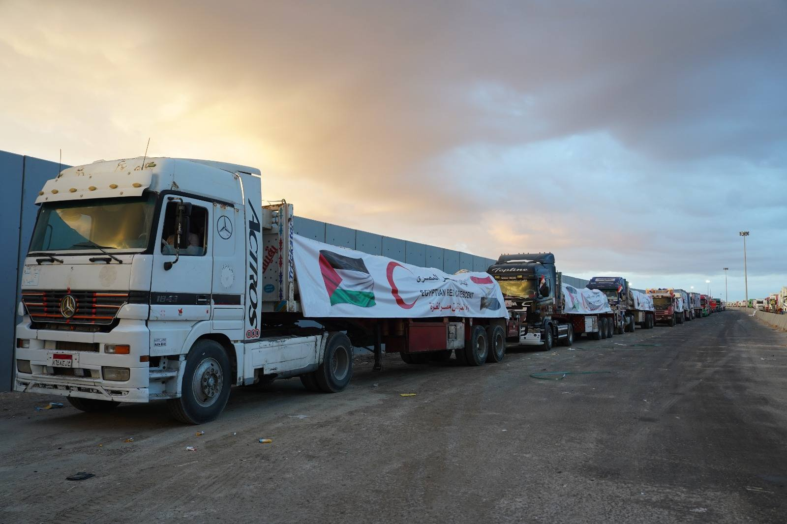 بالصور الهلال الأحمر المصري يدفع بأكثر من 9 آلاف طن مساعدات عاجلة لغزة