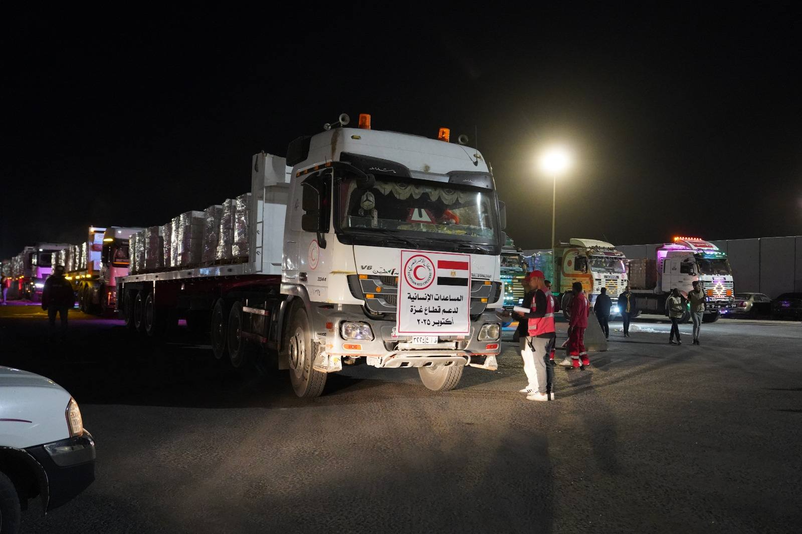 بالصور الهلال الأحمر المصري يدفع بأكثر من 9 آلاف طن مساعدات عاجلة لغزة