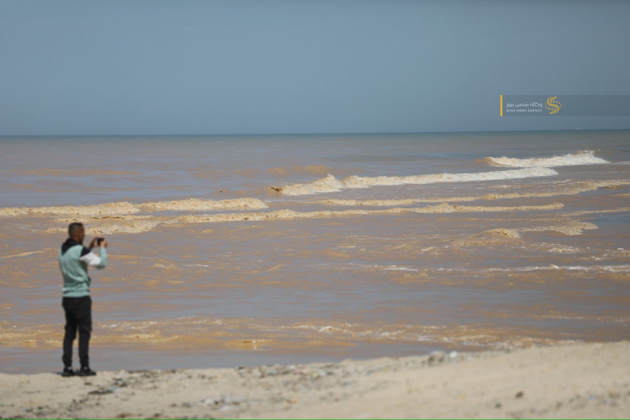 الاحتلال يفتح سد وادي غزة باتجاه البحر 3.jpg