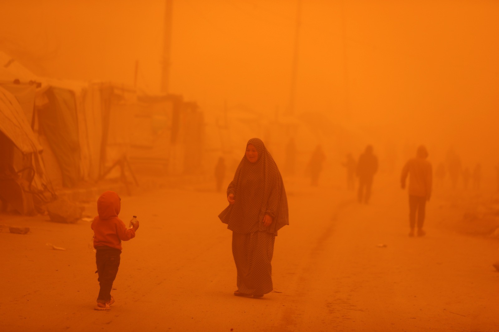 عاصفة رملية تضرب فلسطين المحتلة 4.jpg