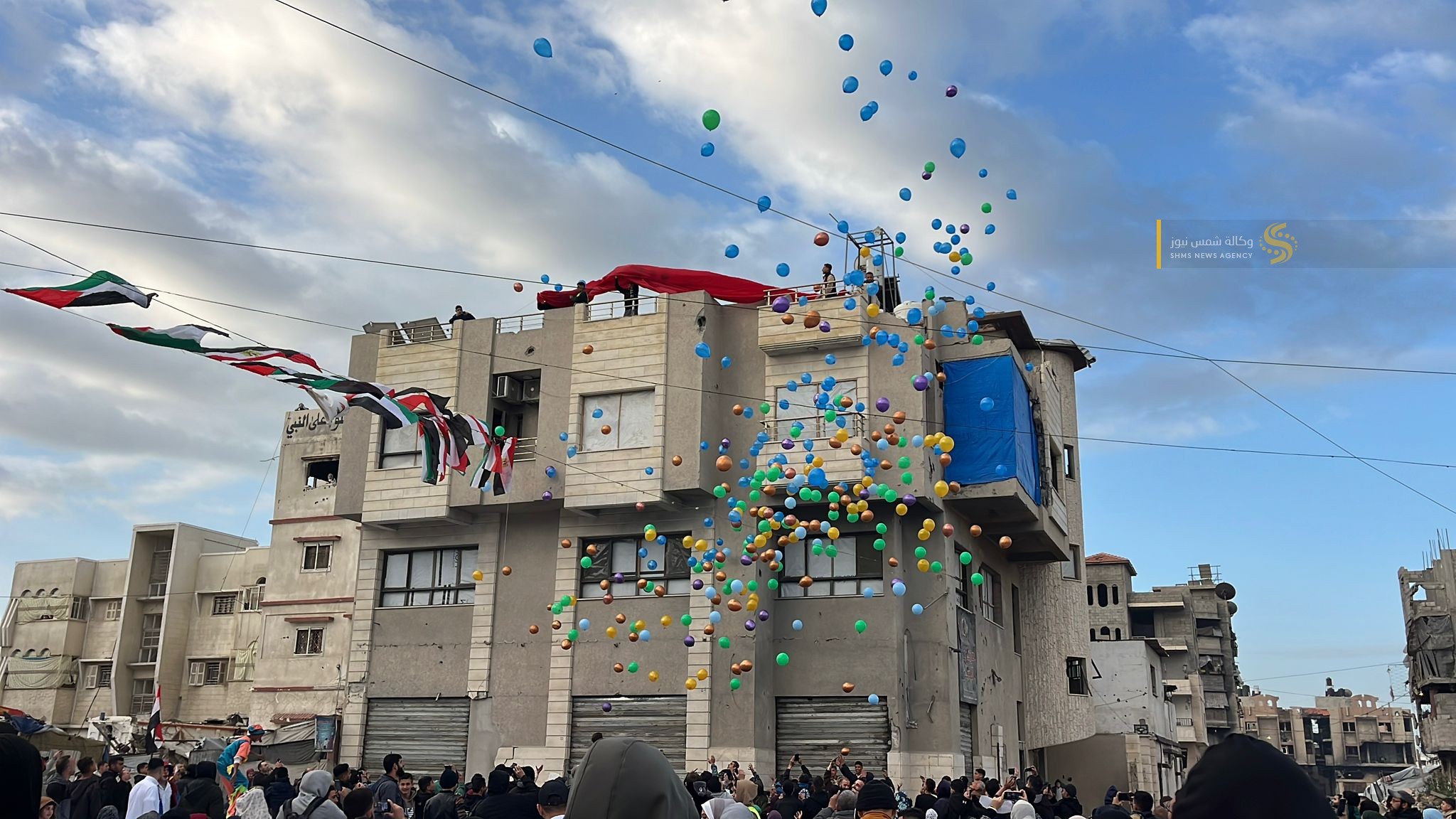 بالصور صلاة عيد الفطر في قطاع غزة بجانب ركام المنازل وساحات المساجد المدمرة