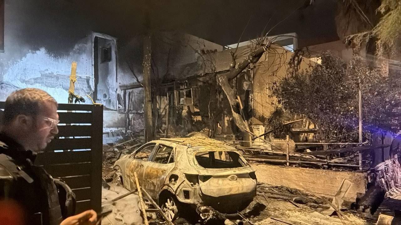 دمار في تل أبيب جراء صواريخ حزب الله 1.jpg