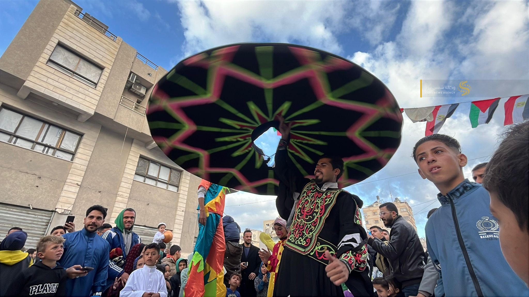 بالصور صلاة عيد الفطر في قطاع غزة بجانب ركام المنازل وساحات المساجد المدمرة