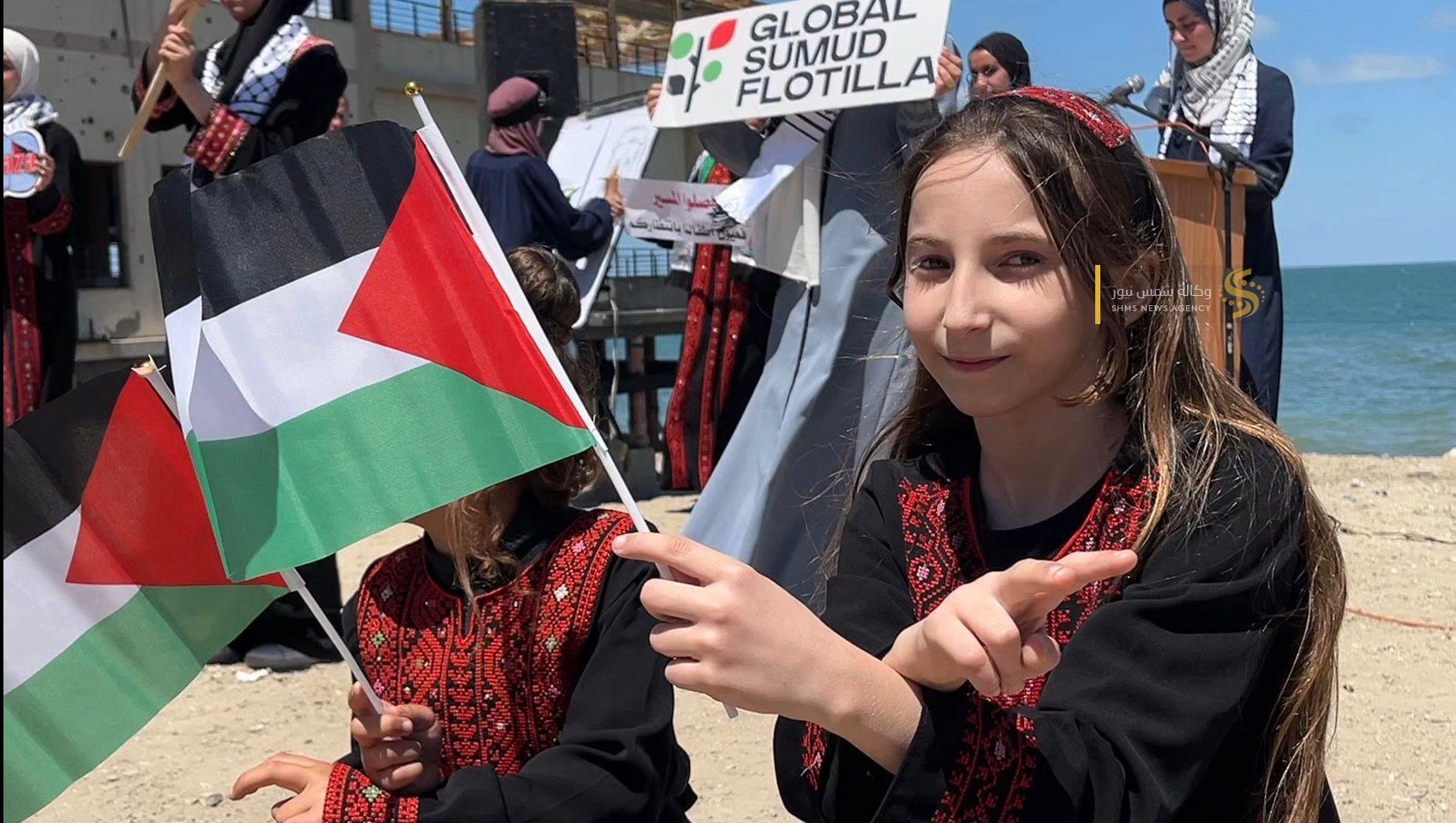 أطفال غزة يتضامنون مع معتقلي أسطول الصمود في غزة 9.jpg