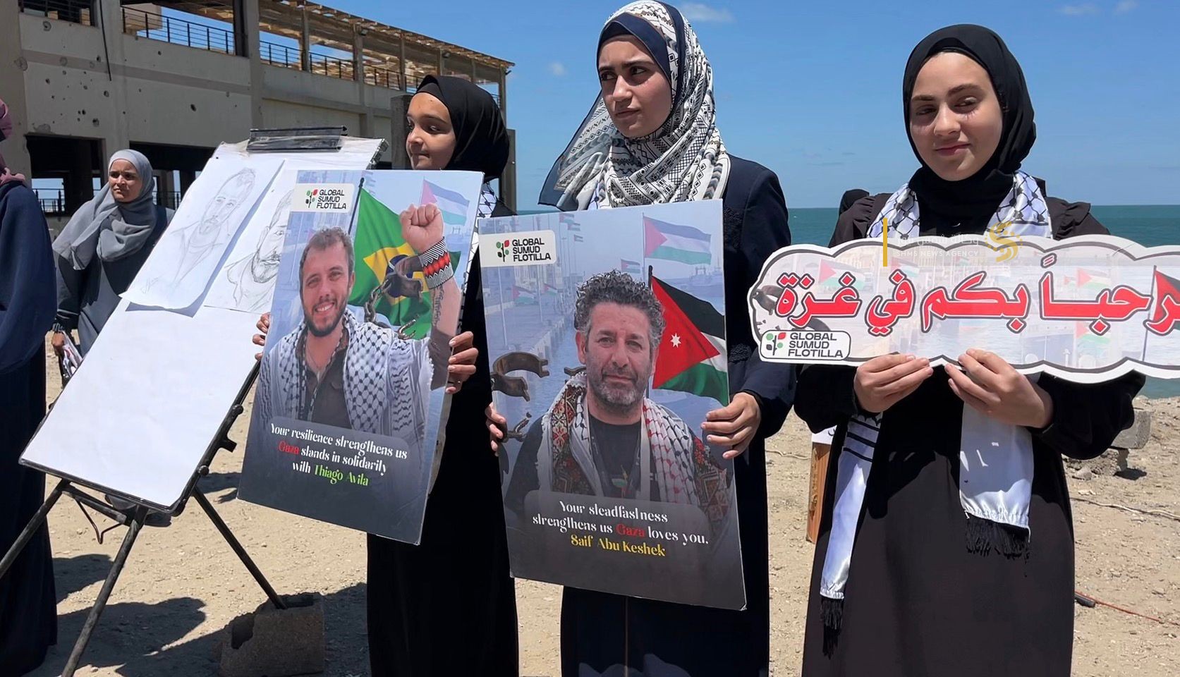 أطفال غزة يتضامنون مع معتقلي أسطول الصمود في غزة 7.jpg