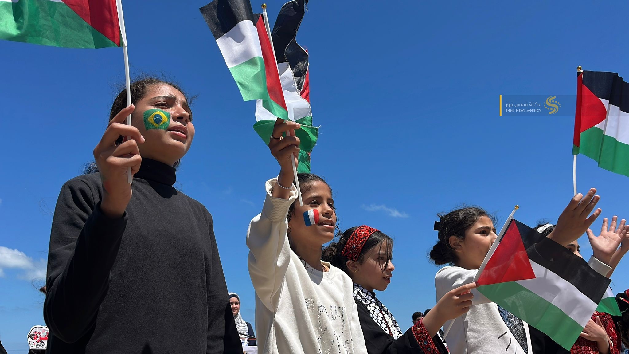 أطفال غزة يتضامنون مع معتقلي أسطول الصمود في غزة 12.jpg