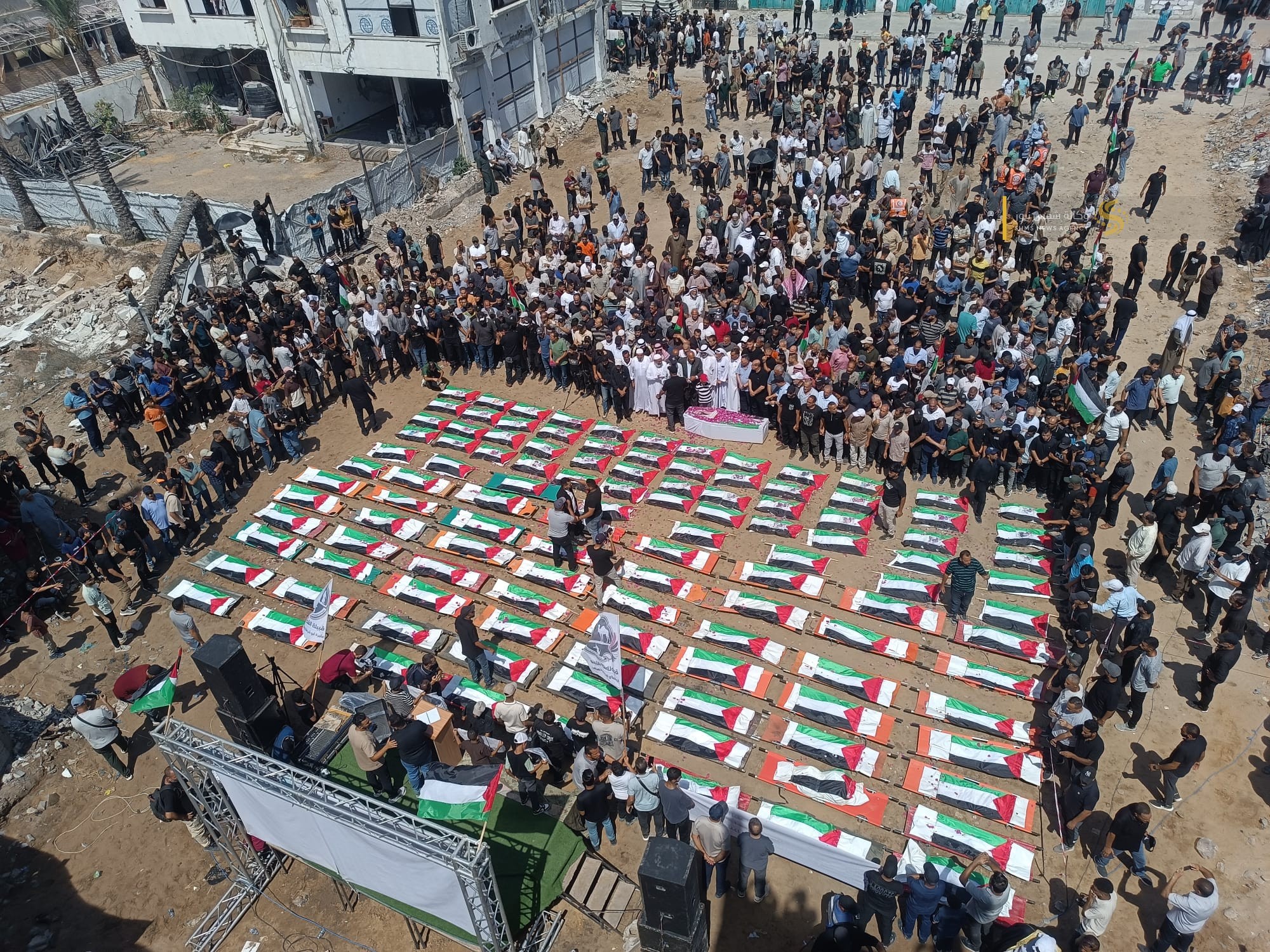 جنازة شهداء مجزرة عائلتي أبو شريعة والحساينة 3.jpg